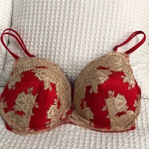 NWOT STUNNING Victoria’s Secret Bra! 36DD
